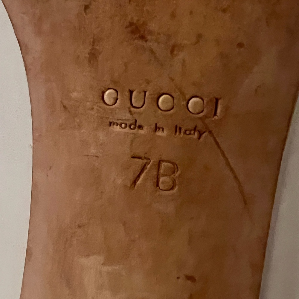 Gucci Cream and Red Stiletto Heels with Bow Accent - Picture 12 of 16